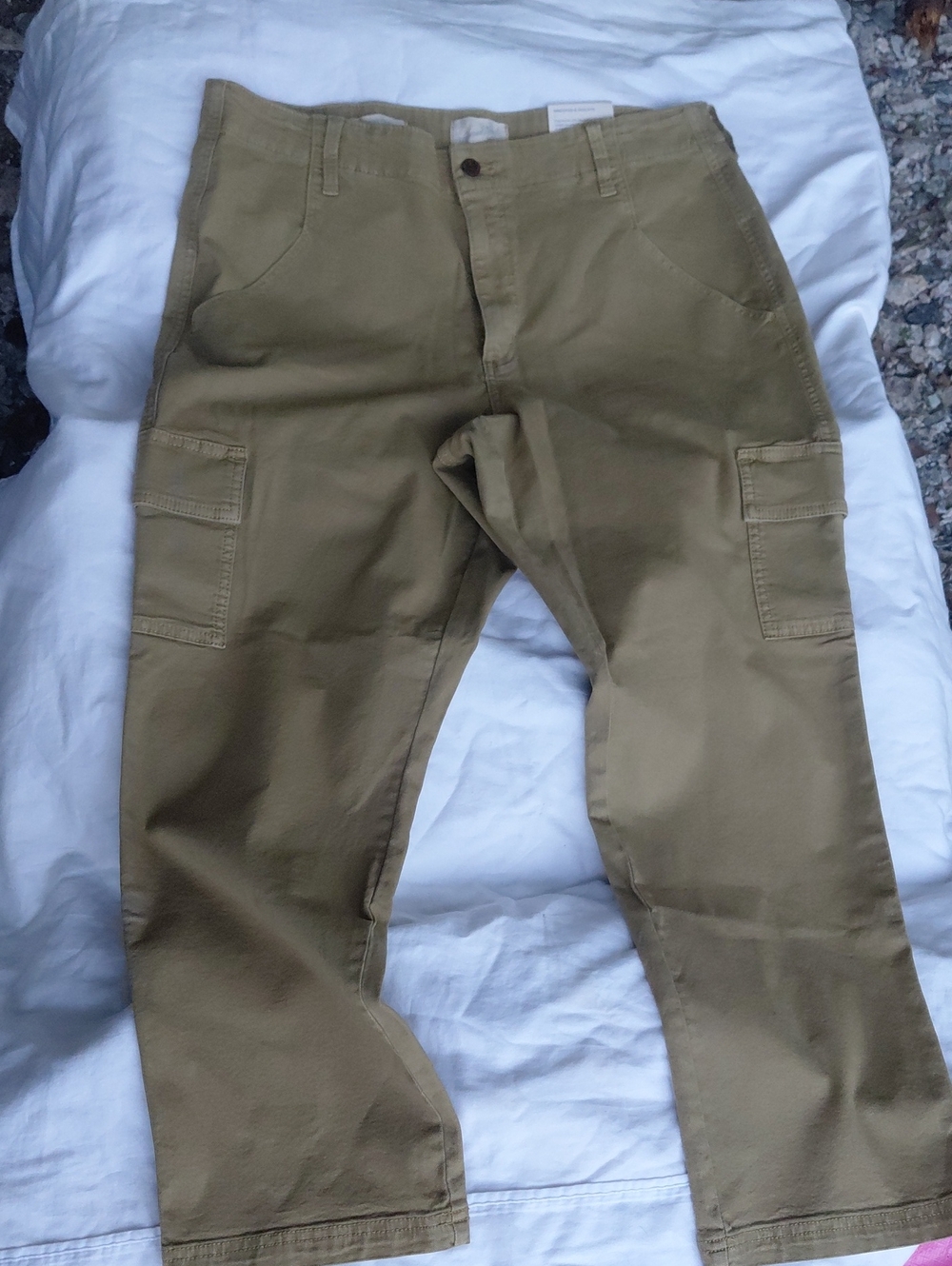 Universal Thread Straight-Leg Cargo Pants in Olive